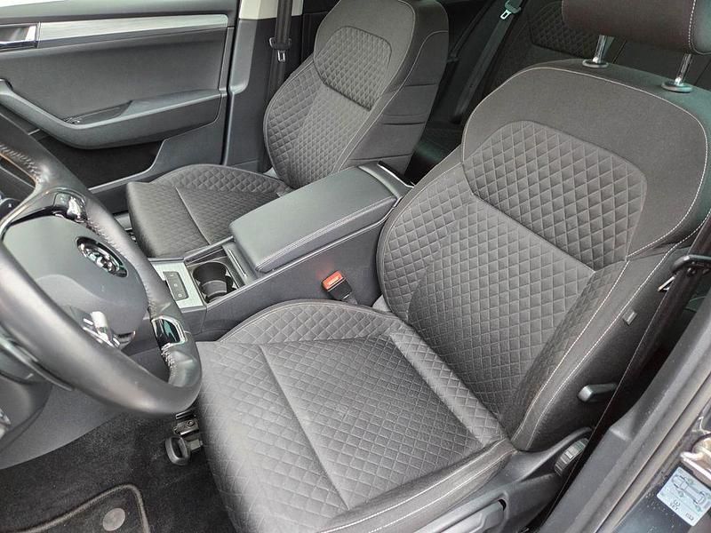 Gebraucht Skoda Superb Ambition 190 PS (139 kW) 2021 Grau Kombi