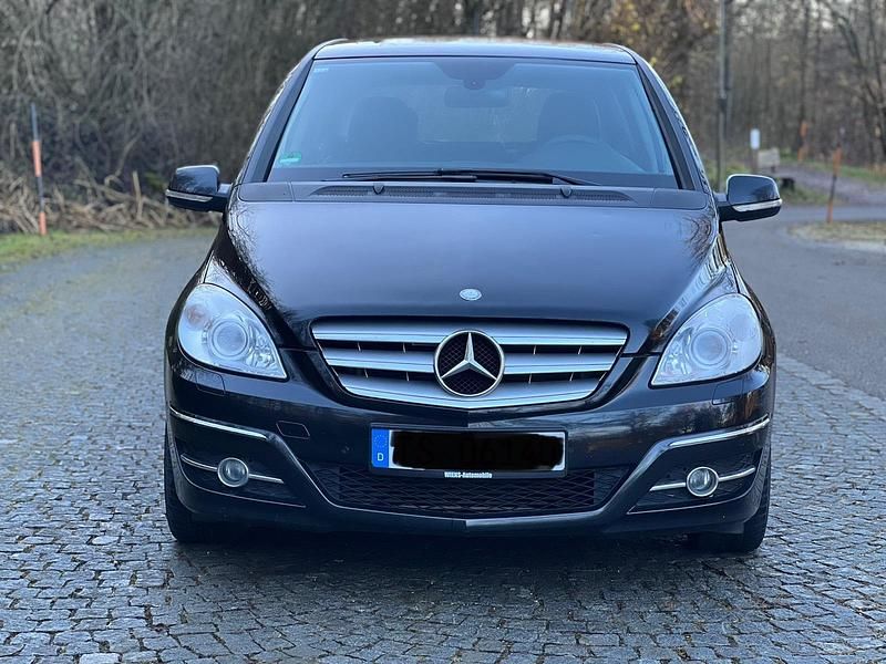 Gebraucht Mercedes E200 193 PS (141 kW) 2009 Schwarz Limousine