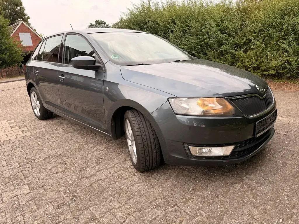 Gebraucht Skoda Rapid Ambition 90 PS (66 kW) 2014 Grau Kleinwagen