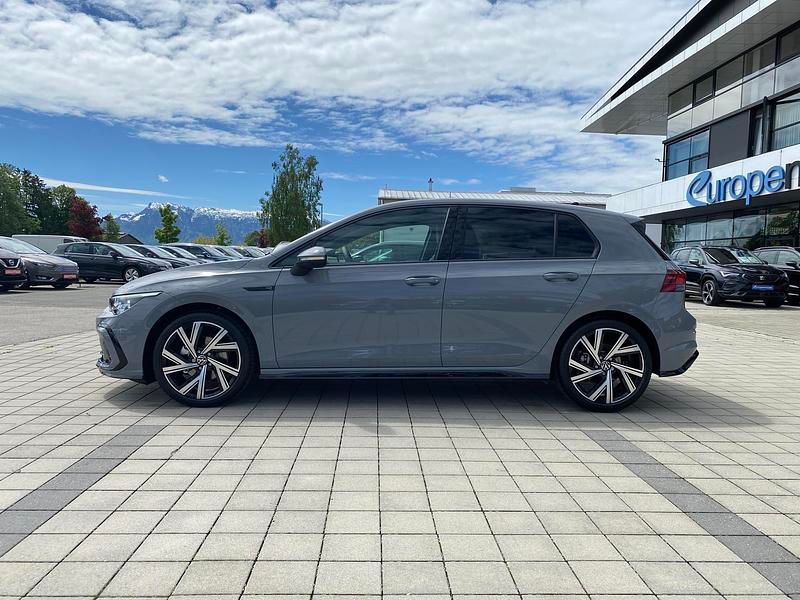 Gebraucht VW Golf VII R-line 150 PS (110 kW) 2021 Mondsteingrau/grau Kleinwagen