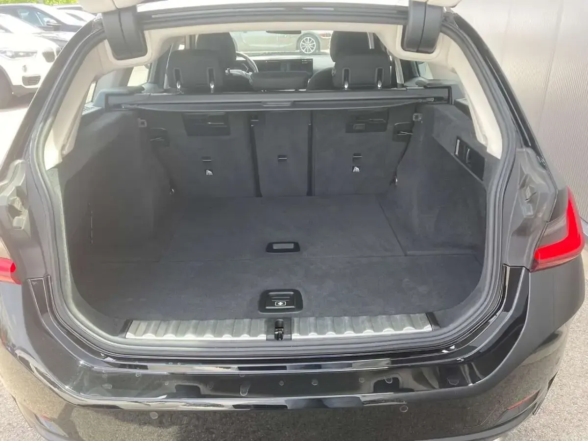 Gebraucht BMW 318 156 PS (114 kW) 2024 Schwarz Kombi