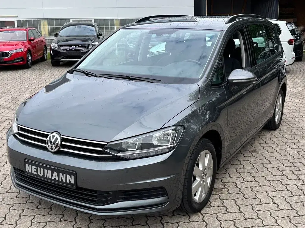 Gebraucht VW Touran Comfortline 150 PS (110 kW) 2019 Grau Van / Kleinbus