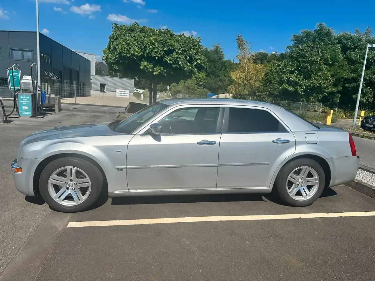Gebraucht Chrysler 300C 218 PS (160 kW) 2006 Silber Limousine