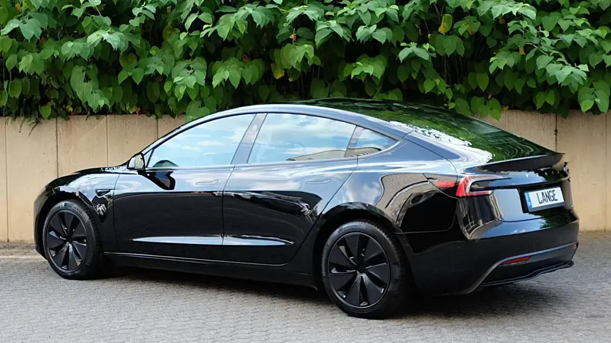 Gebraucht Tesla Model 3 RWD 208 kW (283 PS) 2023 Perlweiß metallic (metallic) Limousine