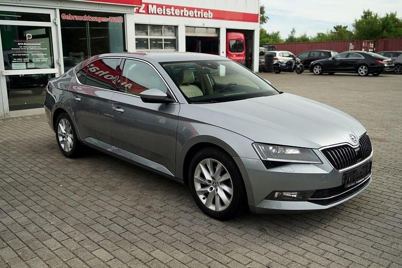 Gebraucht Skoda Superb Style 179 PS (131 kW) 2016 Grau Limousine