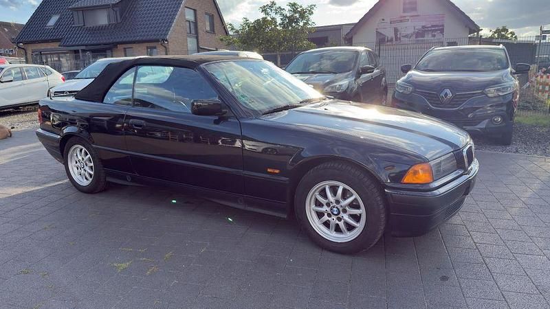 Schwarz Gebraucht 1997 BMW 320 Cabriolet Cabrio | 8.900 € (Guter Preis) - Bild 1/4
