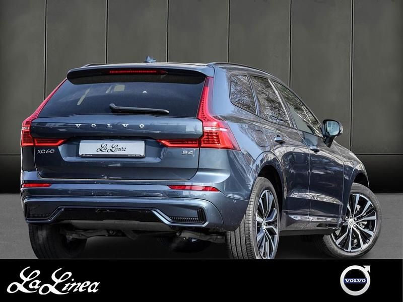 Gebraucht Volvo XC60 Plus 197 PS (144 kW) 2023 Blau SUV
