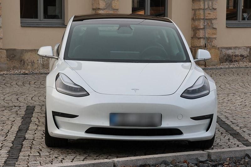 Used Tesla Model 3 Long Range AWD 324 kW (441 HP) 2019 White Sedan