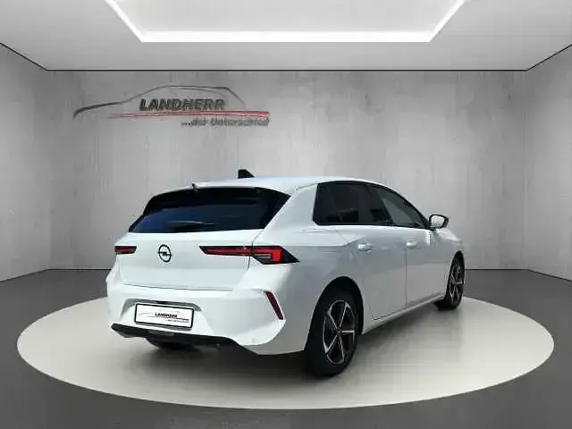 Gebraucht Opel Astra 131 PS (96 kW) 2024 Arktis weiss Limousine