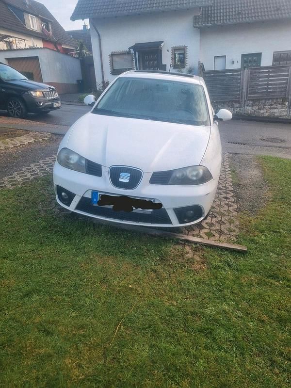 Weiß Gebraucht 2007 Seat Ibiza Kleinwagen | 650 € (Guter Preis) - Bild 1/4