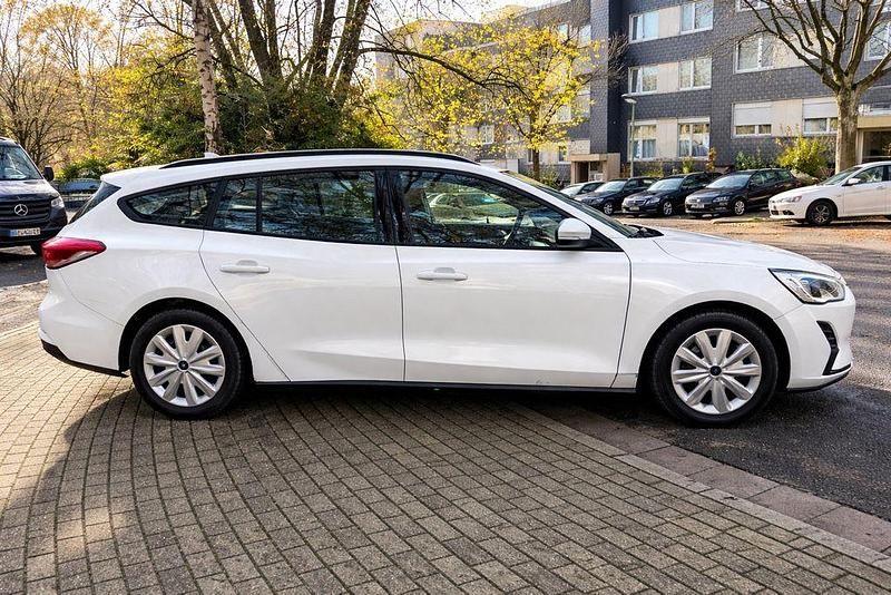 Gebraucht Ford Focus Trend 86 PS (63 kW) 2019 Weiß Limousine