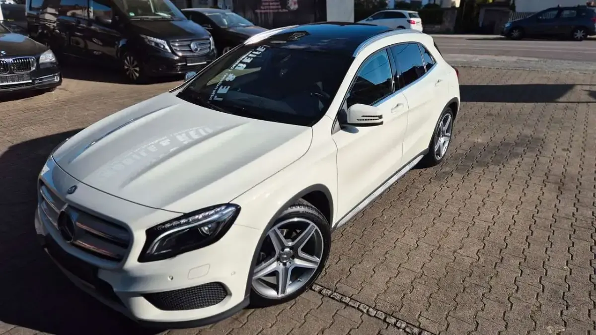 Gebraucht Mercedes GLA180 Sport 122 PS (89 kW) 2015 Calcitweiss  unilack SUV
