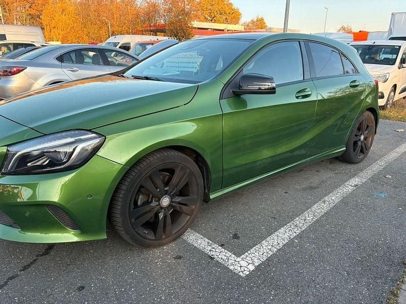 Grün Gebraucht 2016 Mercedes 200 Limousine | 18.000 € (Guter Preis) - Bild 1/4