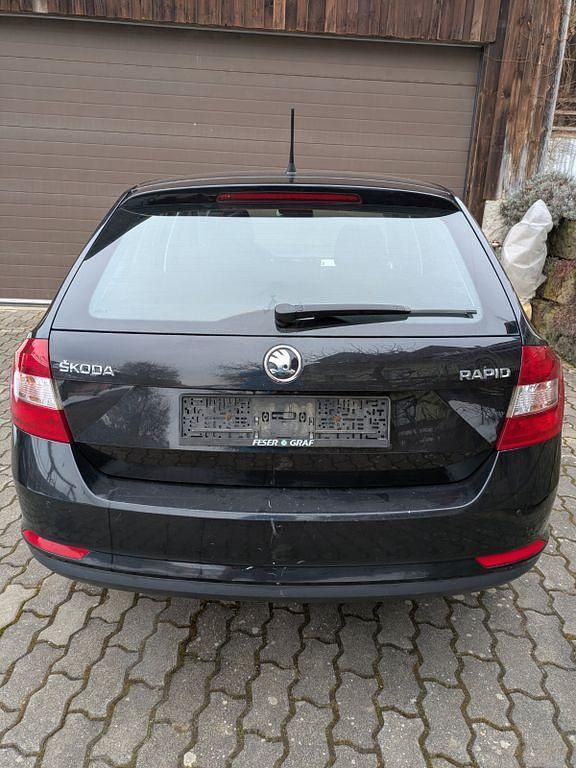 Gebraucht Skoda Rapid Active 90 PS (66 kW) 2015 Schwarz Kleinwagen