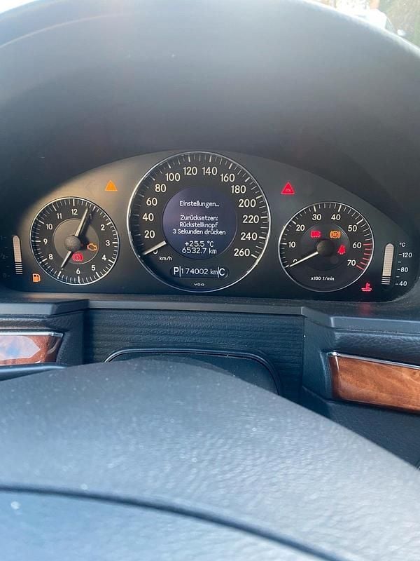 Gebraucht Mercedes E240 177 PS (130 kW) 2005 Grau Limousine