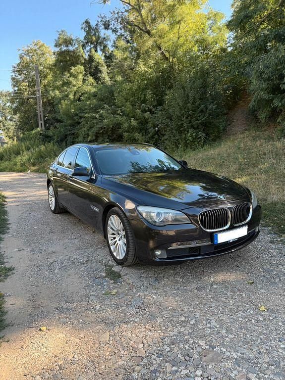 Grau Gebraucht 2012 BMW 740 Sport Line Limousine | 14.900 € (Fairer Preis) - Bild 1/4