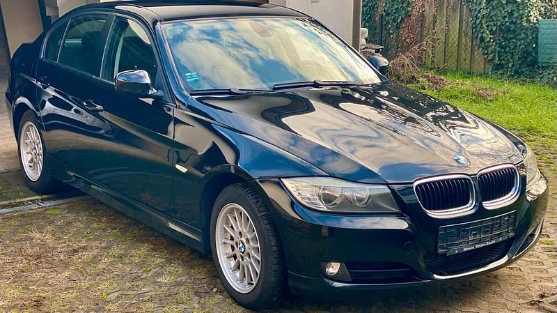 Schwarz Gebraucht 2008 BMW 320 Limousine | 6.199 € (Fairer Preis) - Bild 1/4