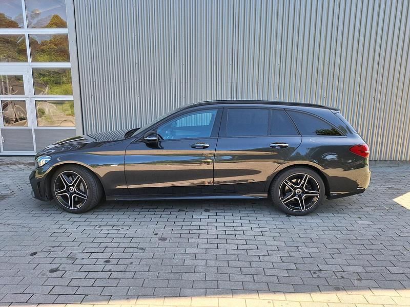 Grau Gebraucht 2020 Mercedes C300 AMG Kombi | 29.900 € (Superpreis) - Bild 1/4