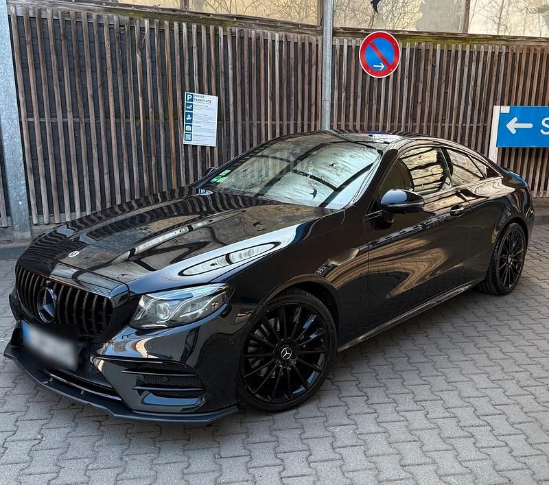 Gebraucht Mercedes E220 AMG line 195 PS (143 kW) 2018 Schwarz Coupé