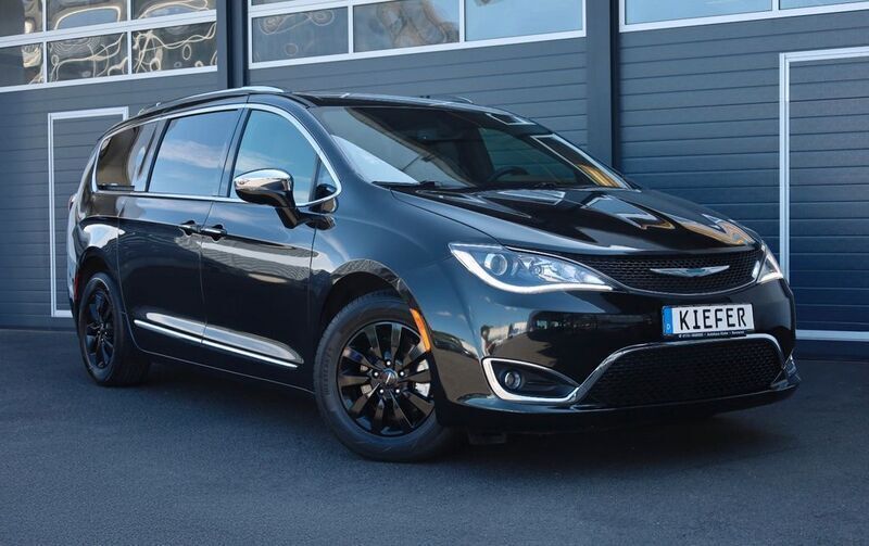 Schwarz Gebraucht 2020 Chrysler Pacifica Limited SUV | 27.950 € - Bild 1/4