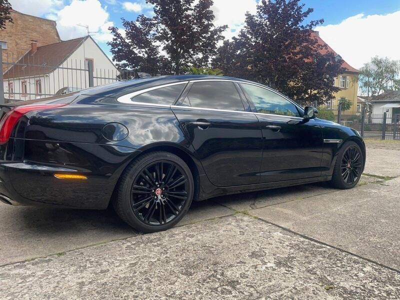 Schwarz Gebraucht 2017 Jaguar XJ Limousine | 32.000 € (Fairer Preis) - Bild 1/4