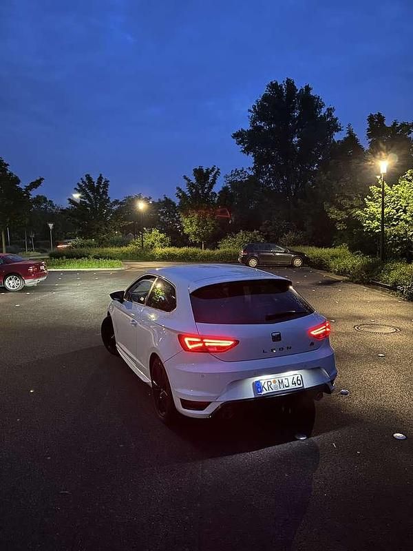 Weiß Gebraucht 2014 Seat Leon FR Coupé | 8.000 € (Fairer Preis) - Bild 1/4