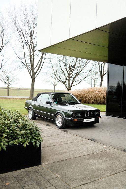 Grün Gebraucht 1990 BMW 320 Cabriolet Performance Cabrio | 19.950 € - Bild 1/4