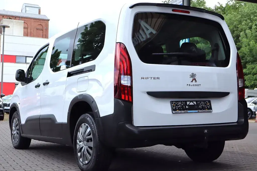 Gebraucht Peugeot Rifter Active 110 PS (80 kW) 2023 Weiß Van / Kleinbus