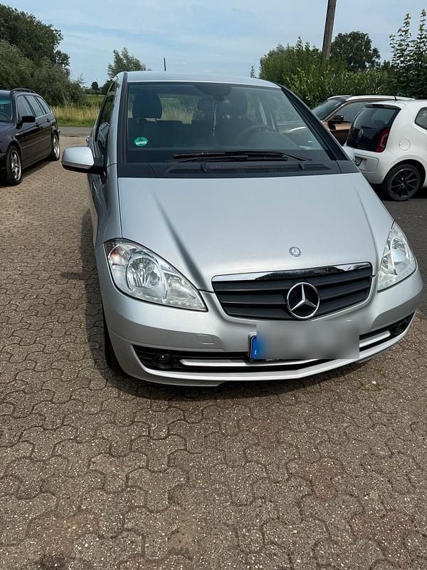 Gebraucht Mercedes A160 95 PS (69 kW) 2011 Silber Kleinwagen