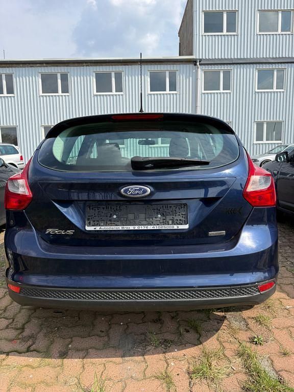 Używany Ford Focus Ambiente 101 KM (74 kW) 2012 Niebieski Sedan/Limuzyna