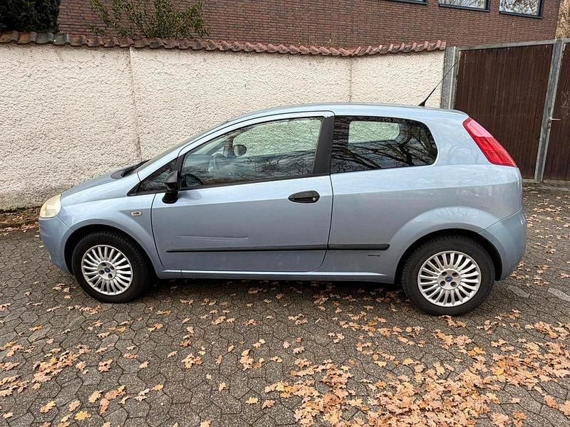 Blau Gebraucht 2006 Fiat Punto Active Limousine | 1.590 € (Fairer Preis) - Bild 1/4