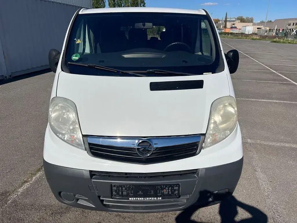 Używany Opel Vivaro 90 KM (66 kW) 2012 Biały Minivan