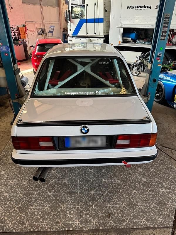 Gebraucht BMW 325 190 PS (139 kW) 1988 Weiß Limousine