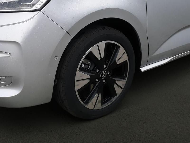 Second-hand VW Multivan Style 204 CP (150 kW) 2025 Argintiu Monovolum