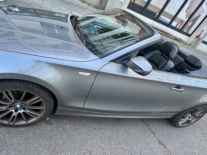 Grau Gebraucht 2012 BMW 120 Cabriolet M Sport Cabrio | 8.800 € (Fairer Preis) - Bild 1/4
