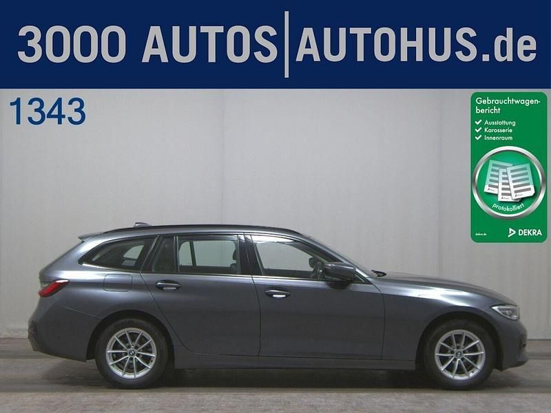 Mineralgrau metallic Gebraucht 2021 BMW 320 Sport Line Kombi | 24.280 € (Superpreis) - Bild 1/4