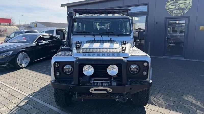 Gebraucht Land Rover Defender 122 PS (89 kW) 2015 Indus silver Kombi