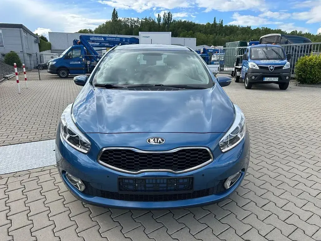 Gebraucht Kia Ceed 128 PS (94 kW) 2013 Blau Kleinwagen