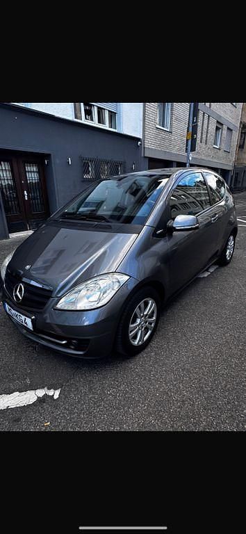 Grau Gebraucht 2010 Mercedes A160 Avantgarde Limousine | 1.790 € (Guter Preis) - Bild 1/4