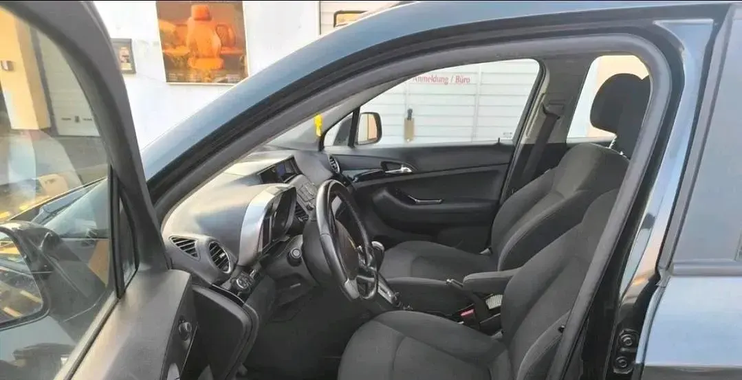 Gebraucht Chevrolet Orlando 170 PS (125 kW) 2012 Schwarz Van / Kleinbus