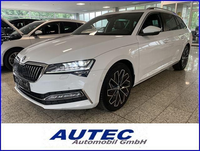 Weiss, metallic Gebraucht 2023 Skoda Superb LAURIN & KLEMENT Kombi | 34.985 € (Fairer Preis) - Bild 1/4