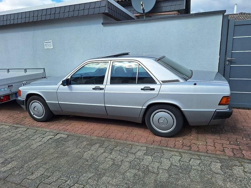 Gebraucht Mercedes 190 75 PS (55 kW) 1993 Silber Limousine