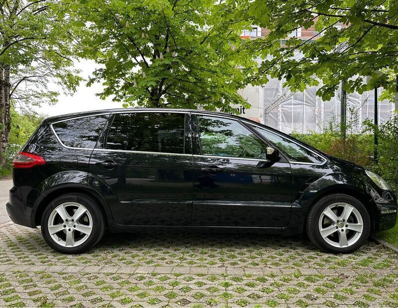 Schwarz Gebraucht 2012 Ford S-MAX S Van / Kleinbus | 8.500 € (Etwas zu teuer) - Bild 1/4