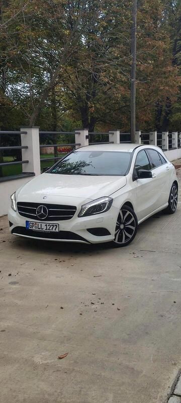 Weiß Gebraucht 2012 Mercedes A200 Kleinwagen | 12.500 € (Etwas zu teuer) - Bild 1/4