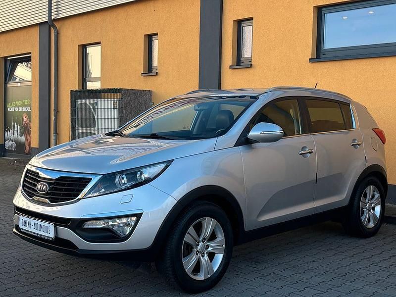 Silber Gebraucht 2011 Kia Sportage Spirit SUV | 8.980 € (Fairer Preis) - Bild 1/4