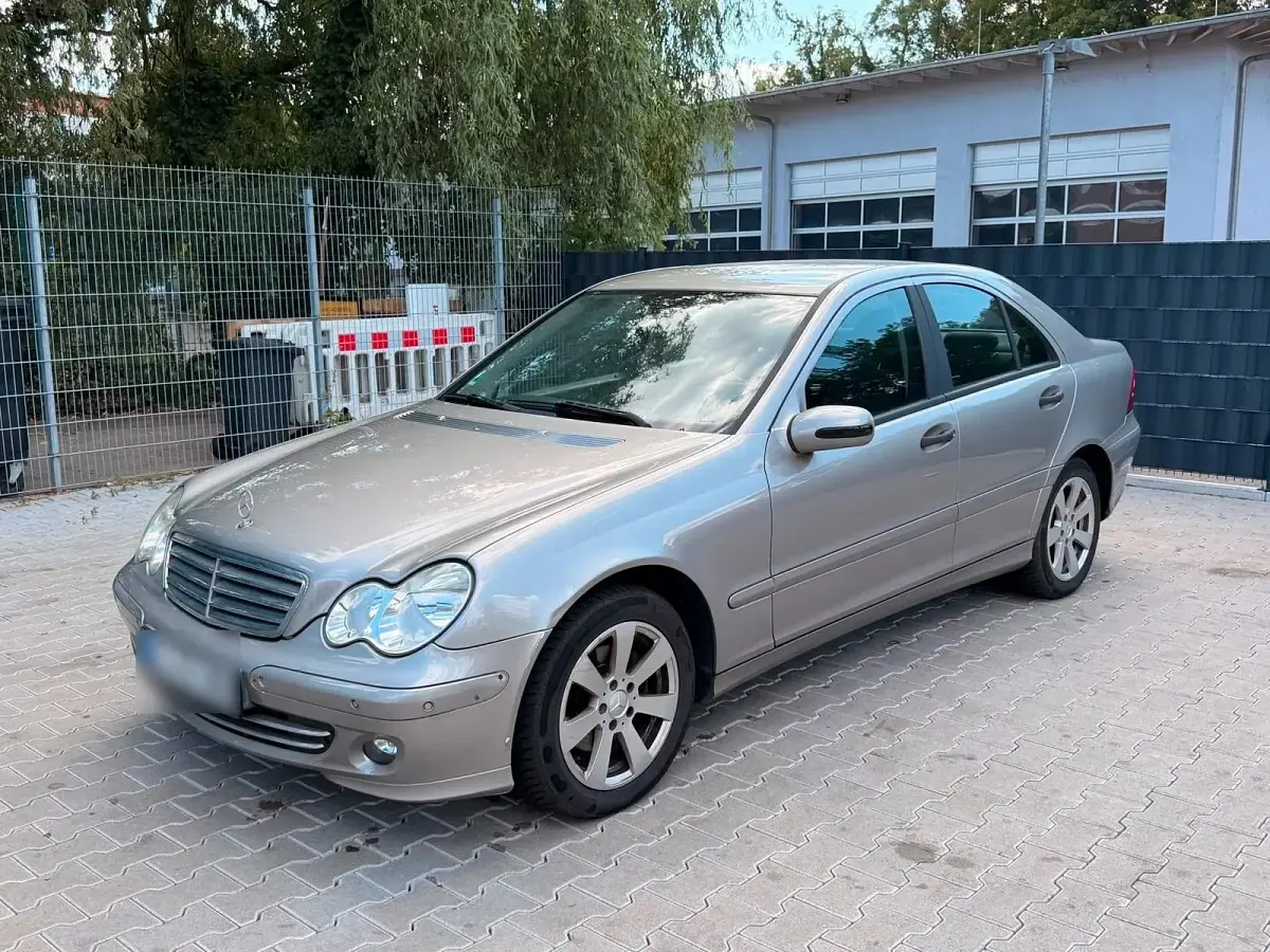 Gebraucht Mercedes C180 143 PS (105 kW) 2005 Limousine