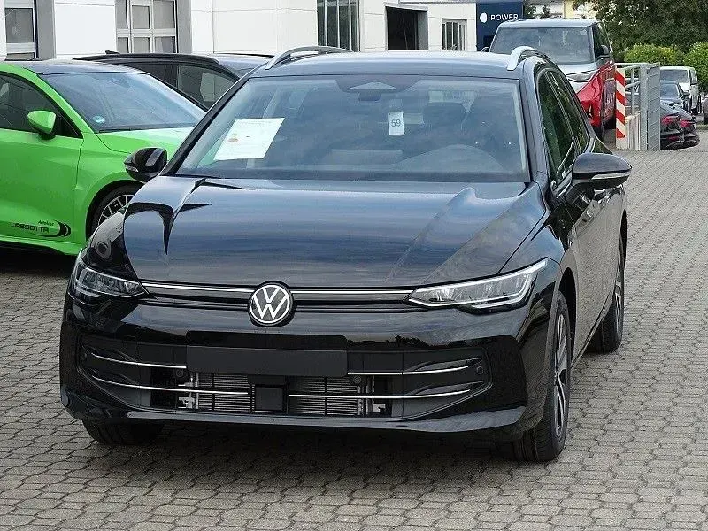 Używany VW Golf VIII 150 KM (110 kW) 2025 Czarny Kombi