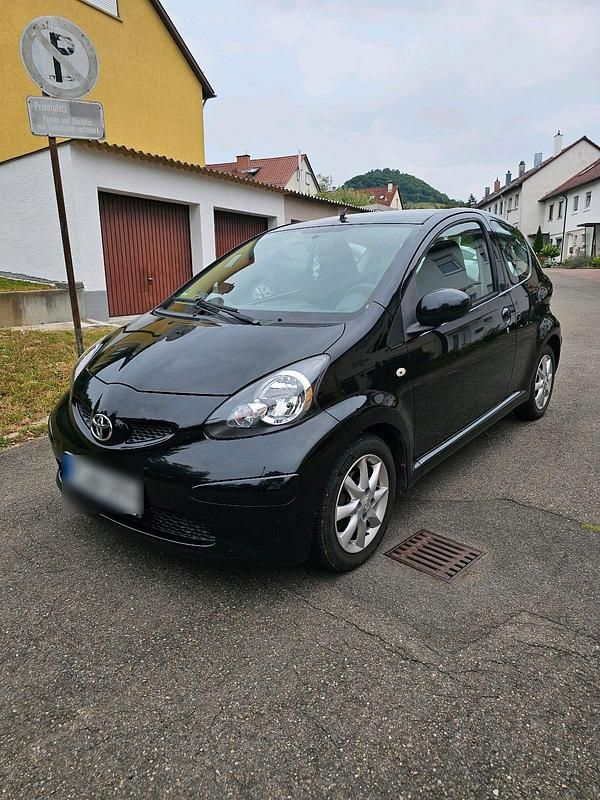 Schwarz Gebraucht 2006 Toyota Aygo Kleinwagen | 1.300 € (Fairer Preis) - Bild 1/4