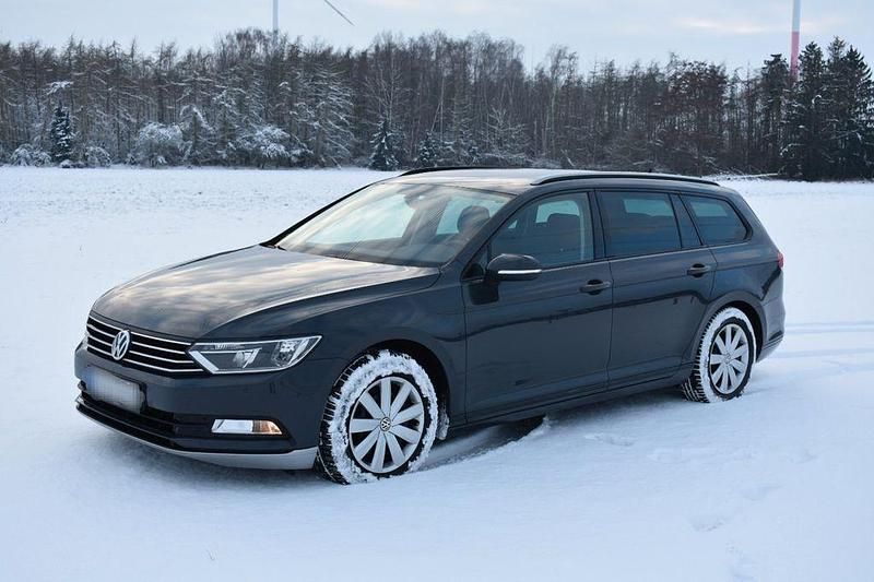 Grau Gebraucht 2017 VW Passat Highline Kombi | 13.500 € - Bild 1/4