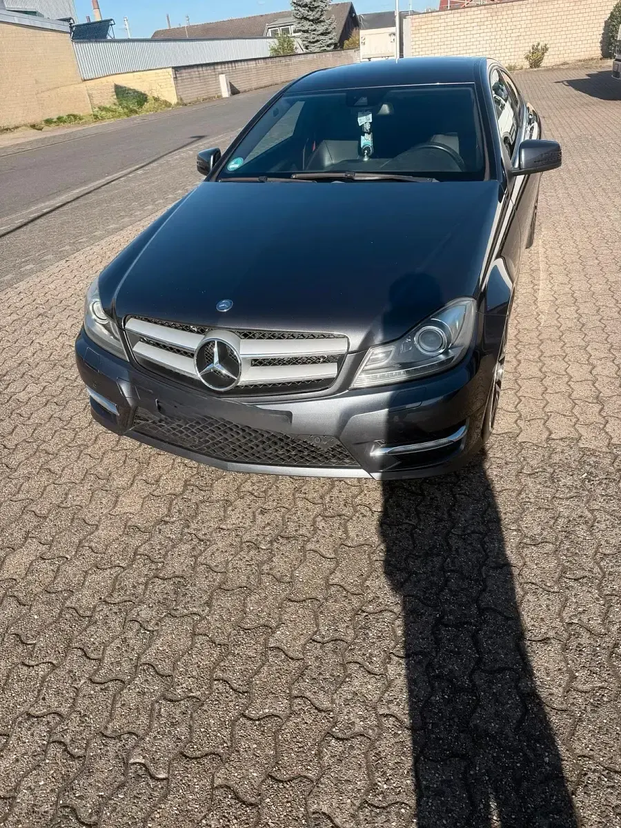 Gebraucht Mercedes C250 AMG 204 PS (150 kW) 2012 Grau Coupé